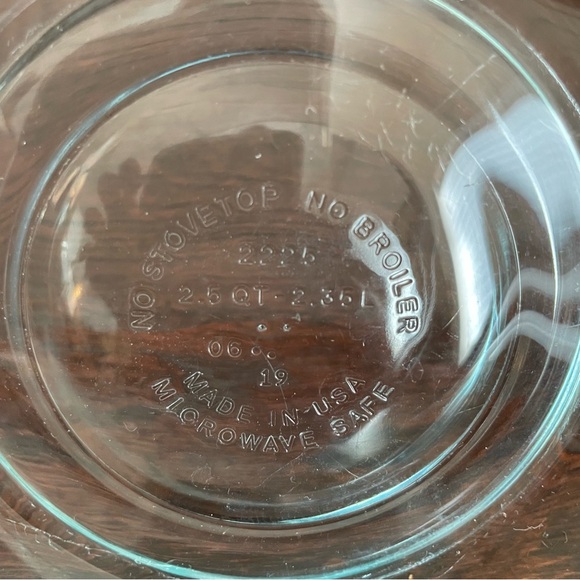 Pyrex Teardrop Batter Bowl - Picture 6 of 6